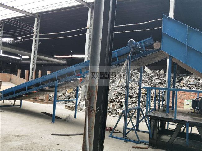 <a href='http://www.absharbe.com/psxl/4.html' target='_blank'><span>廢鋼破碎機</span></a>客戶現(xiàn)場拍攝