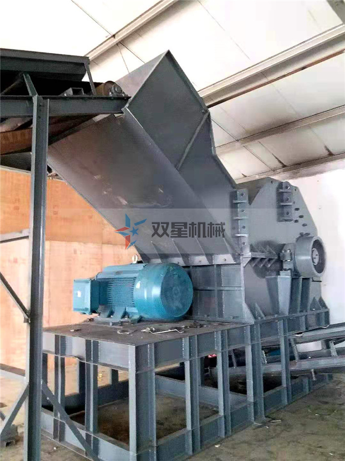斷橋鋁破碎機上?？蛻衄F(xiàn)場