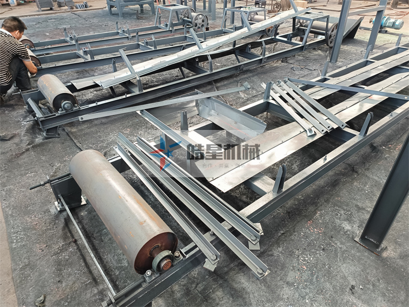 <a href='http://www.absharbe.com' target='_blank'><span>鋁合金破碎機(jī)</span></a><a href='http://www.absharbe.com/psxl/1279.html' target='_blank'><span>廢鋁破碎</span></a>分選設(shè)備輸送帶設(shè)備生產(chǎn)現(xiàn)場(chǎng)