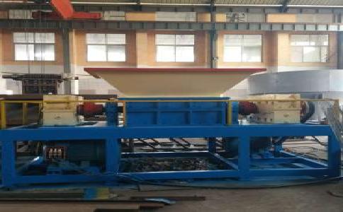 打開大型<a href='http://www.absharbe.com/ssxl/10.html' target='_blank'><span>金屬撕碎機</span></a>時應注意些什么